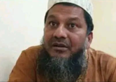 অভিযুক্ত শিক্ষক পলাতক থাকায় আইনের আওতায় আনার দাবি উঠেছে। শিক্ষার্থীদের নিরাপত্তা নিশ্চিত করতে প্রয়োজন সুনির্দিষ্ট পদক্ষেপ।